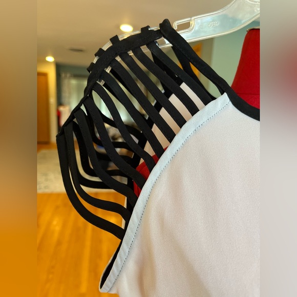 Ivory shell w/ sexy black strappy sleeves from Venus. Medium. - Picture 6 of 12